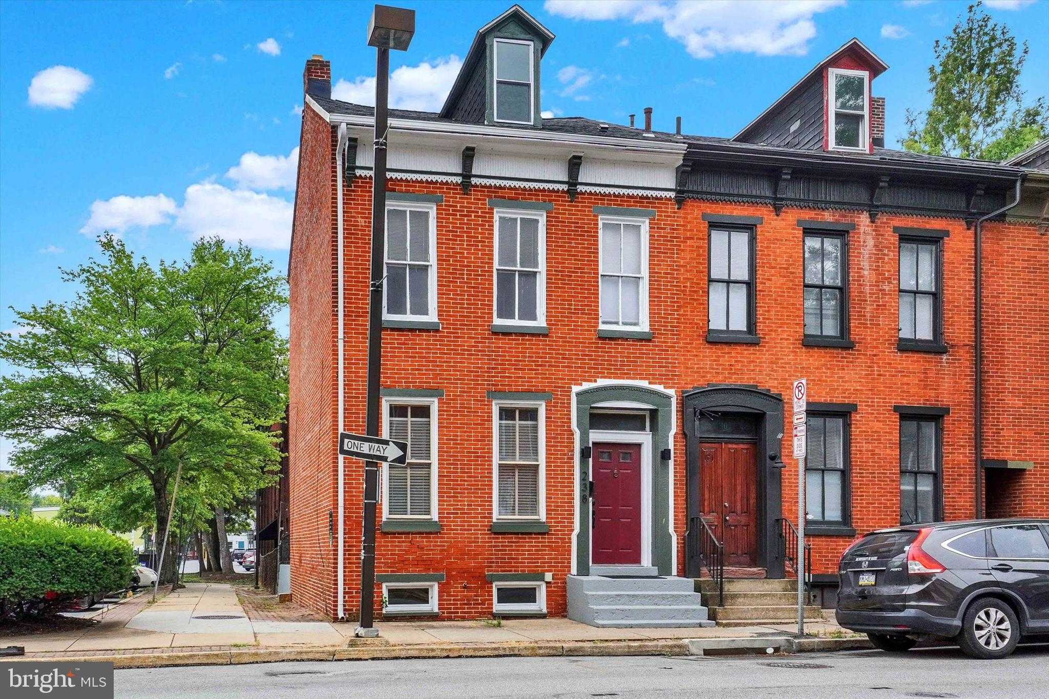 238 W Philadelphia St