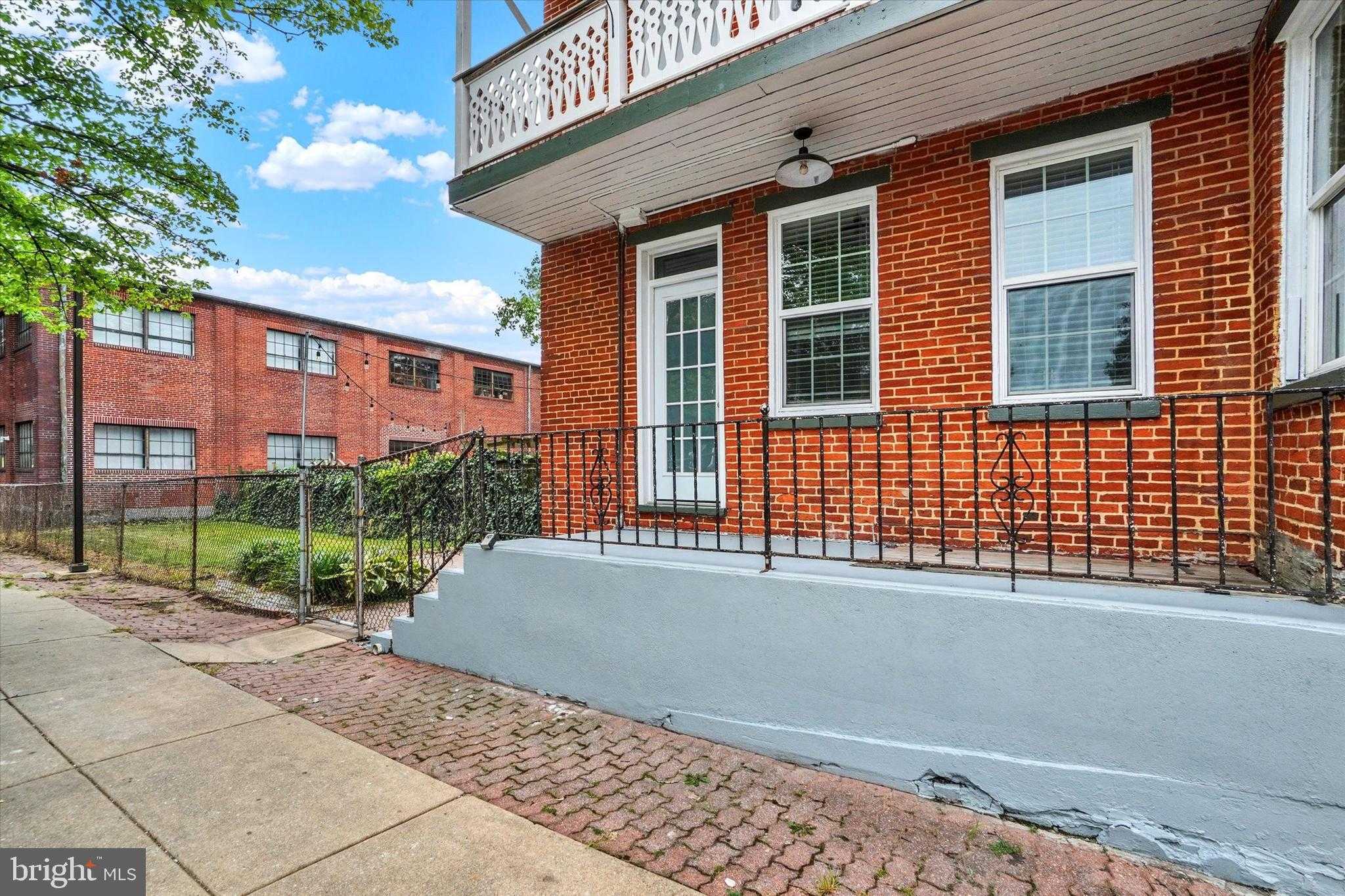 238 W Philadelphia St photo 28