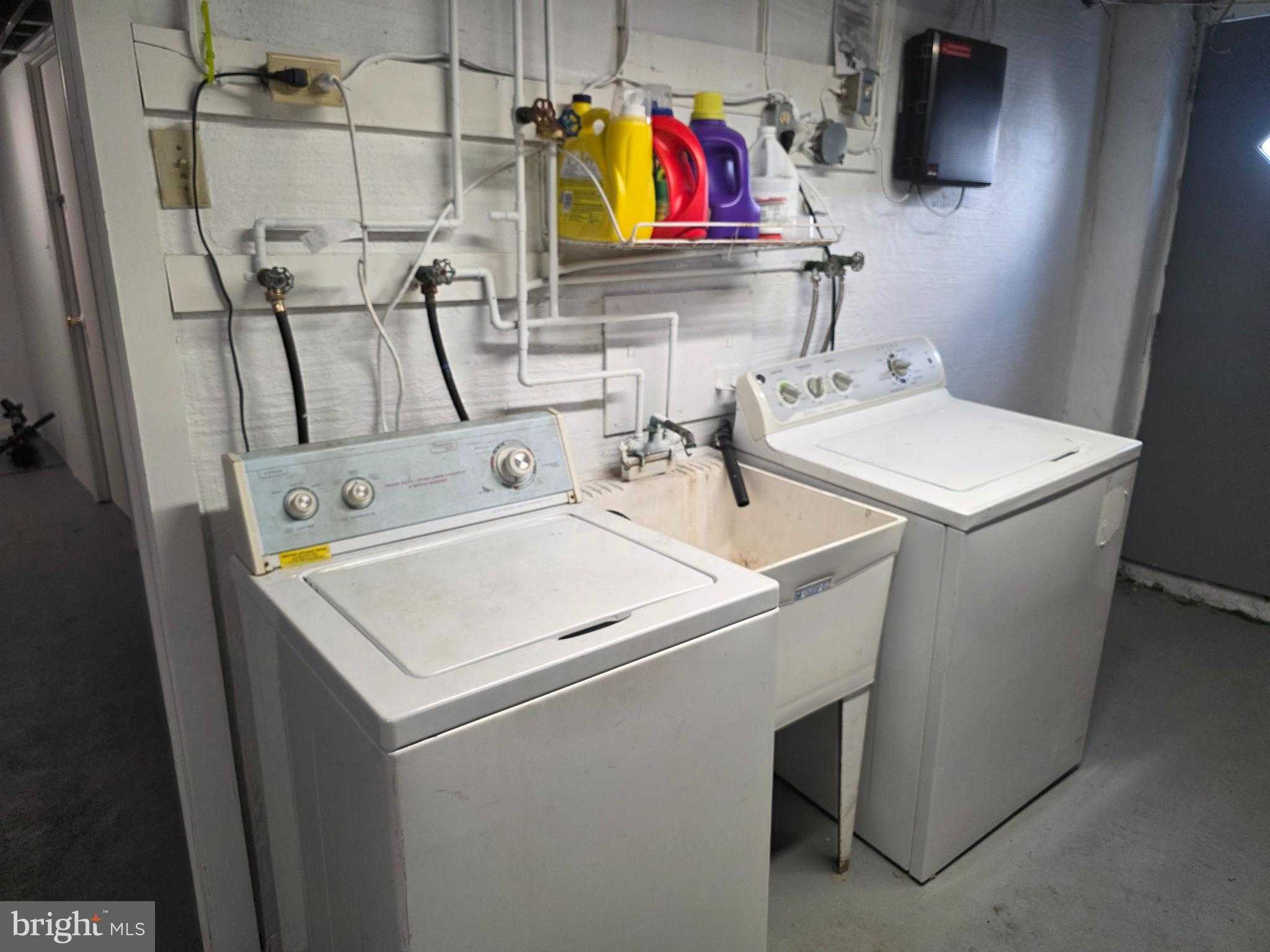 2711 Unruh Ave photo 26