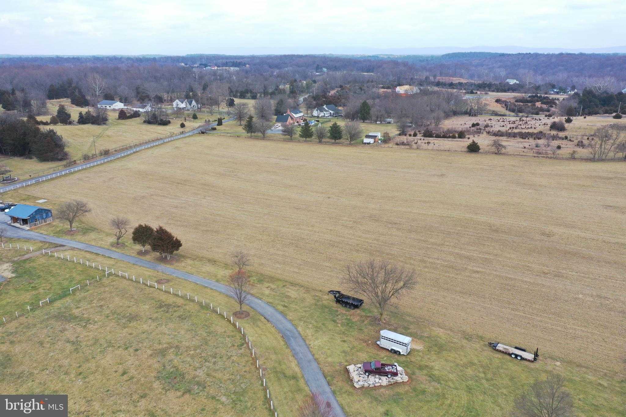 590 Carlyle Rd photo 16