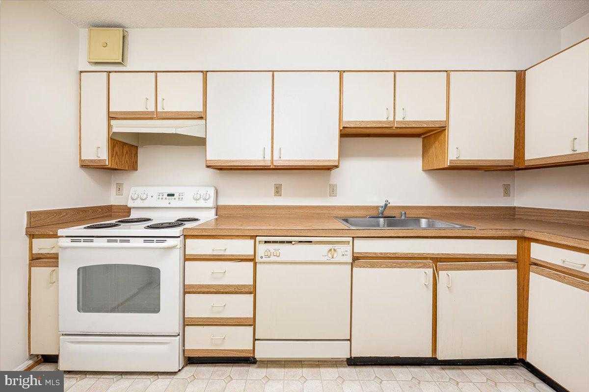 15101 Interlachen Dr # 1-807 photo 23