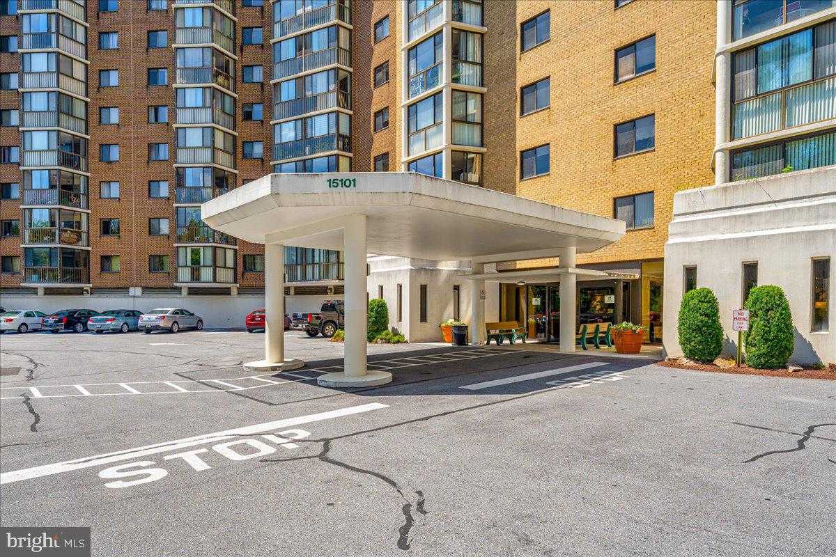 15101 Interlachen Dr # 1-807 photo 4