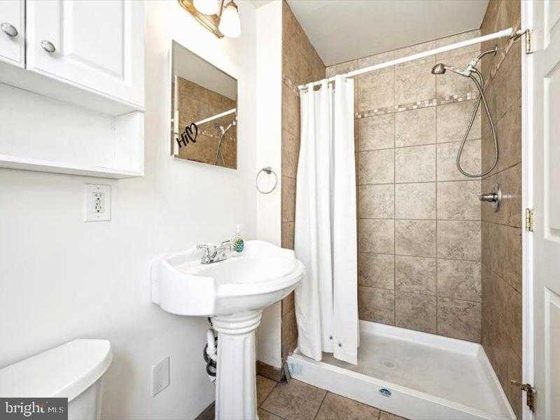 1710 Edgley St photo 4