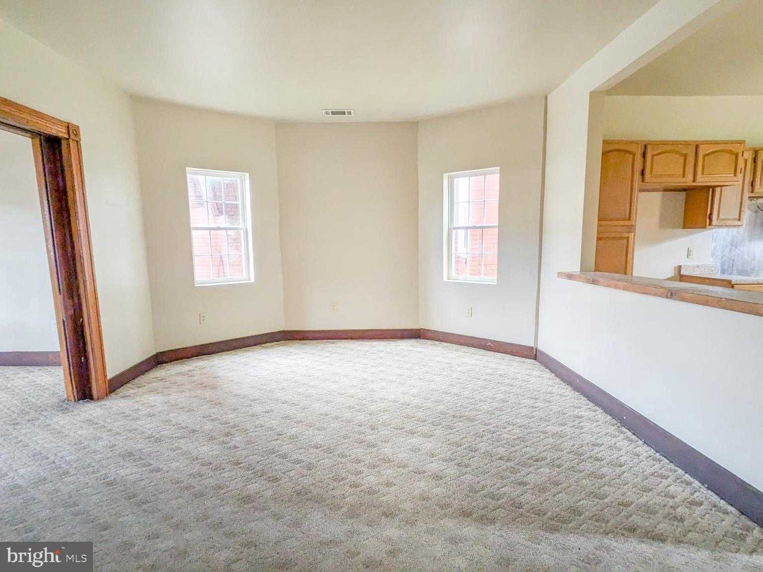 28 Virginia Ave photo 9