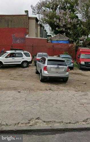 208 W Glenwood Ave photo 2