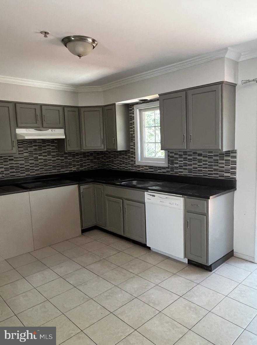 7502 Contee Rd photo 4