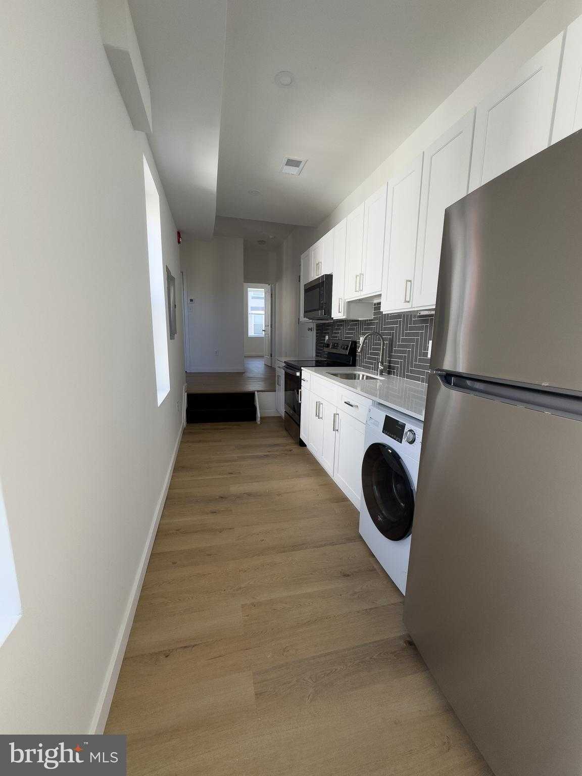 2440 Clifford St photo 9