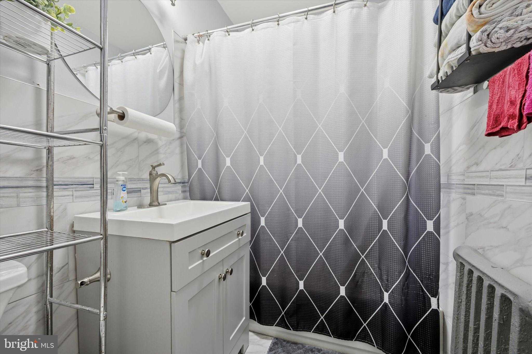 137 Elder Ave photo 18