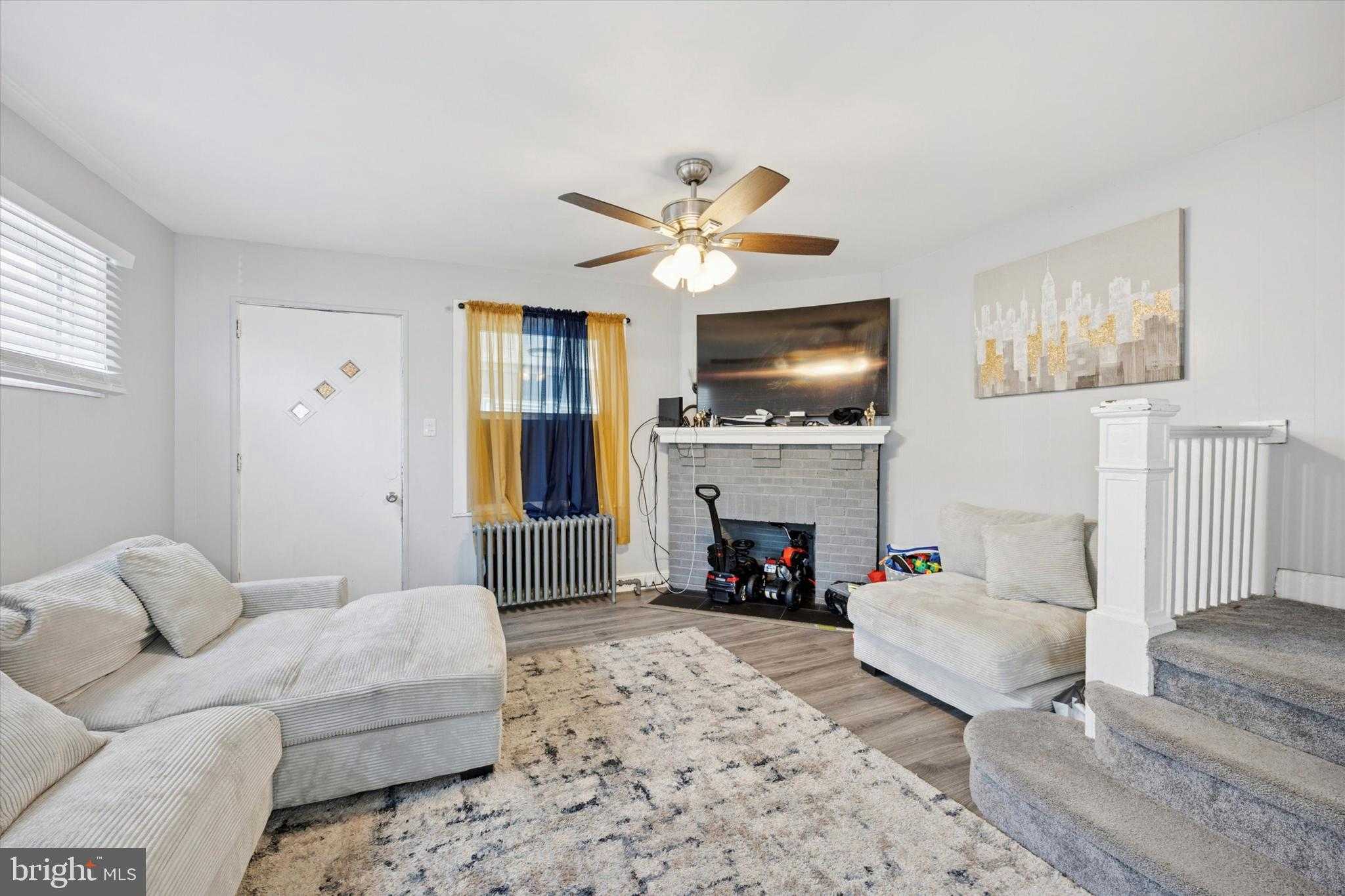 137 Elder Ave photo 2