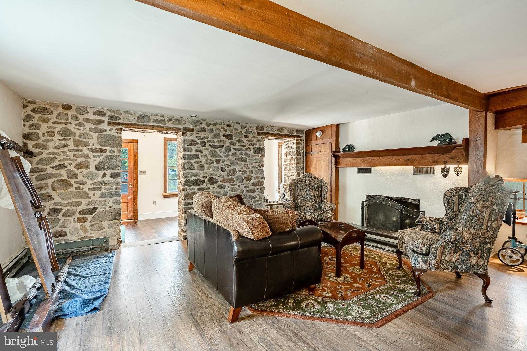 59 E Main St photo 6