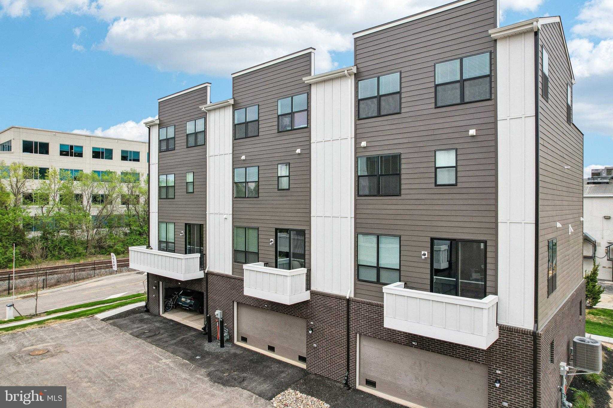 957 Riverplace Dr photo 32