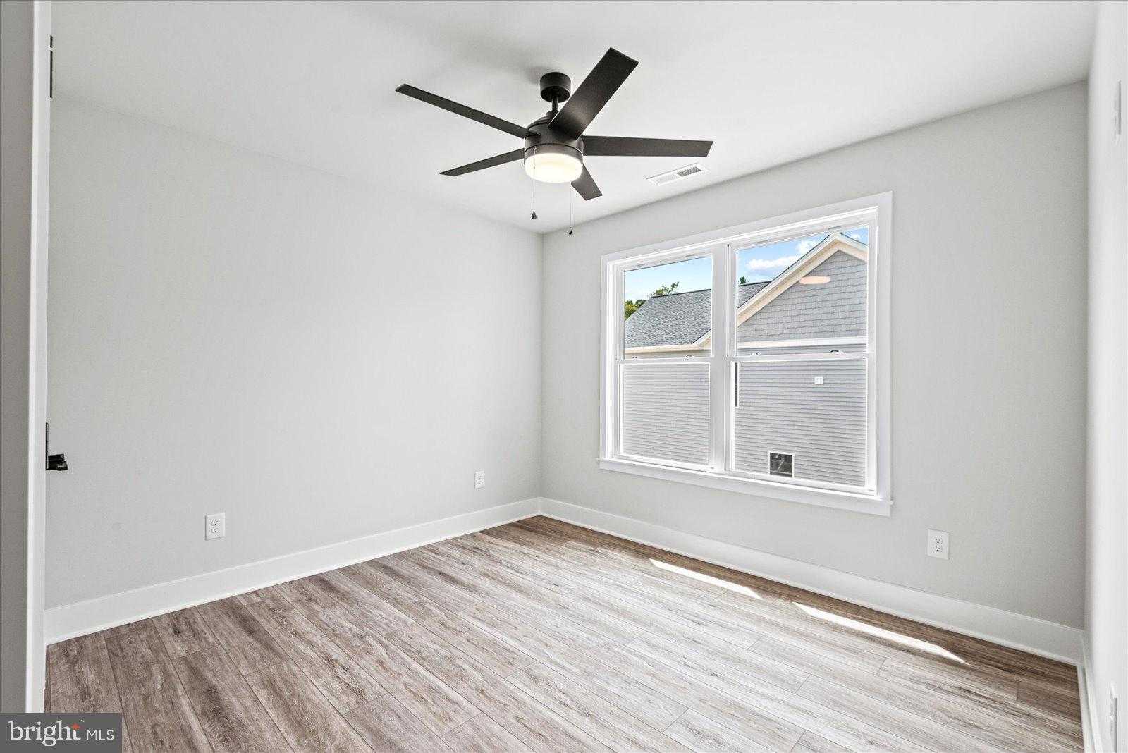 702 Taggart St photo 33