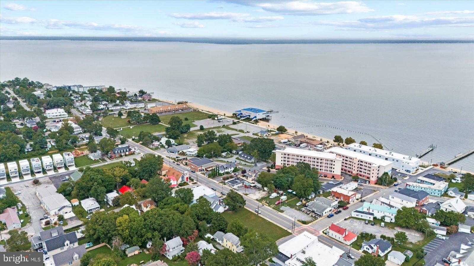 209 Hawthorn St photo 48