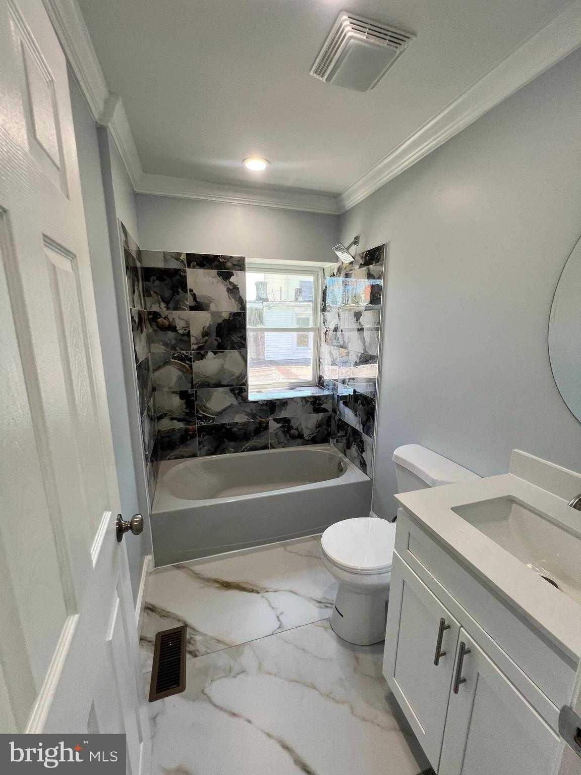 710 Lamokin St photo 13