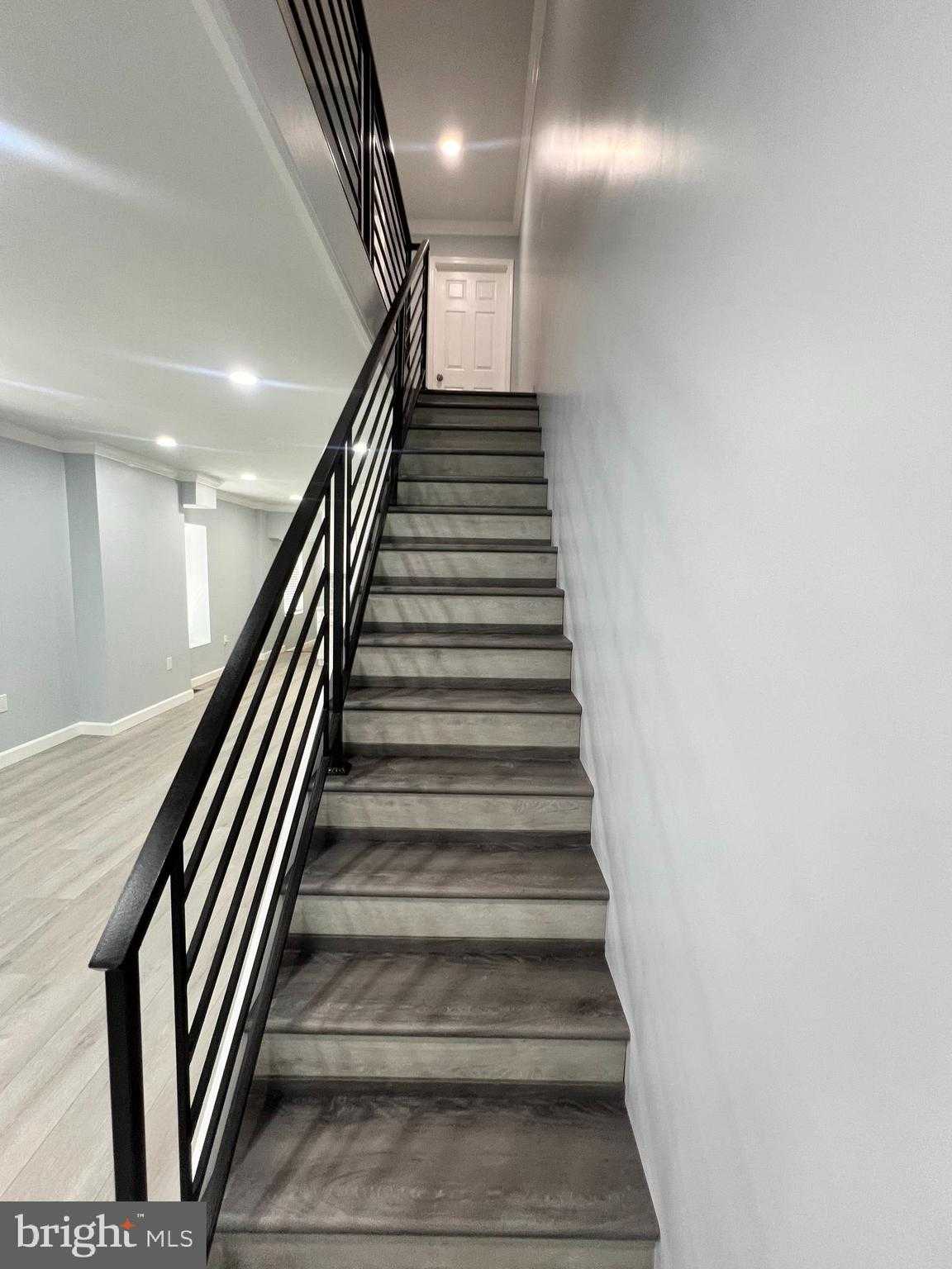 710 Lamokin St photo 5