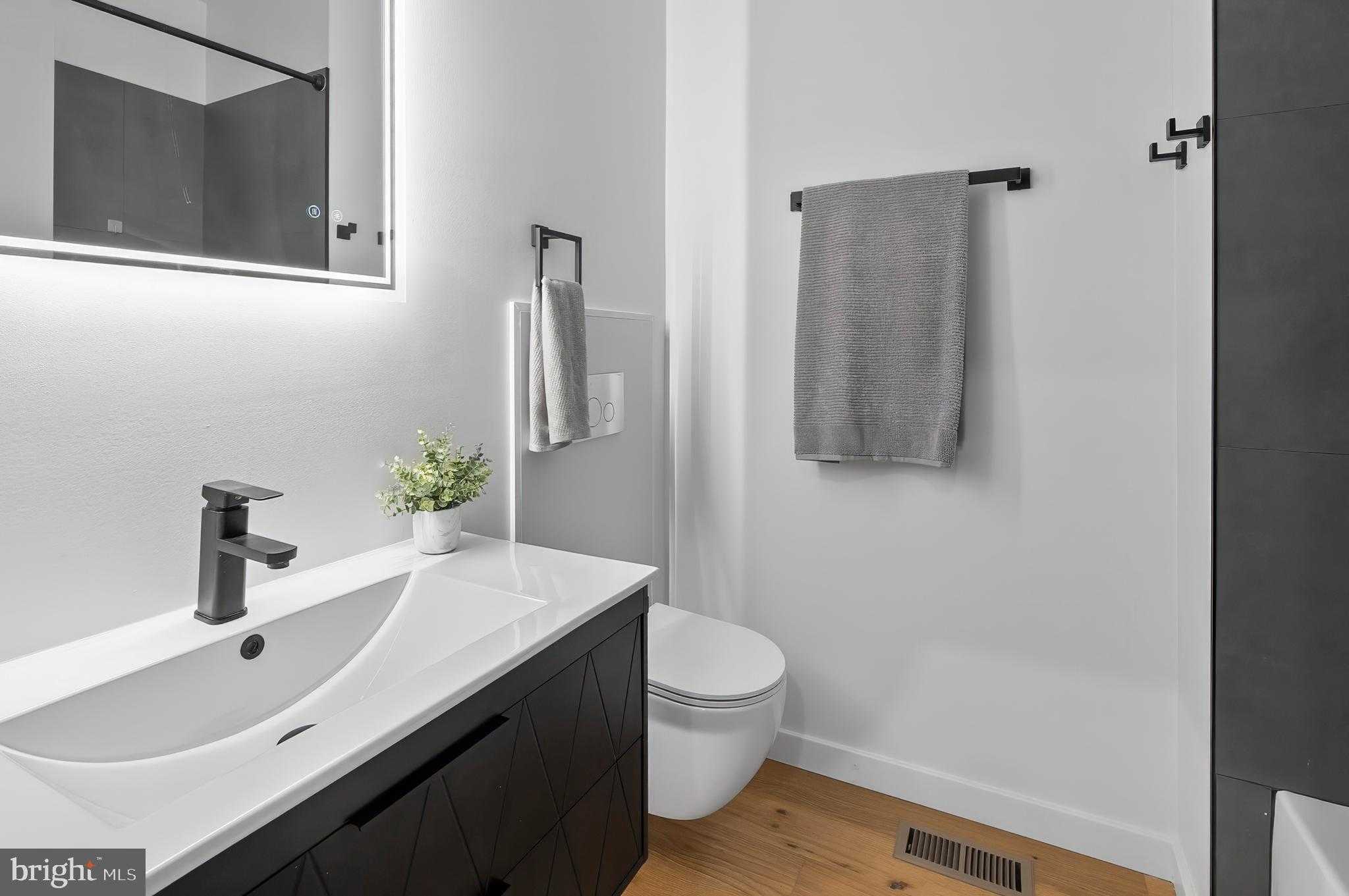 3306 E Lombard St photo 21