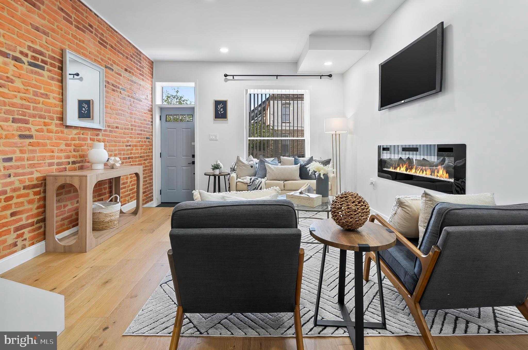 3306 E Lombard St photo 5