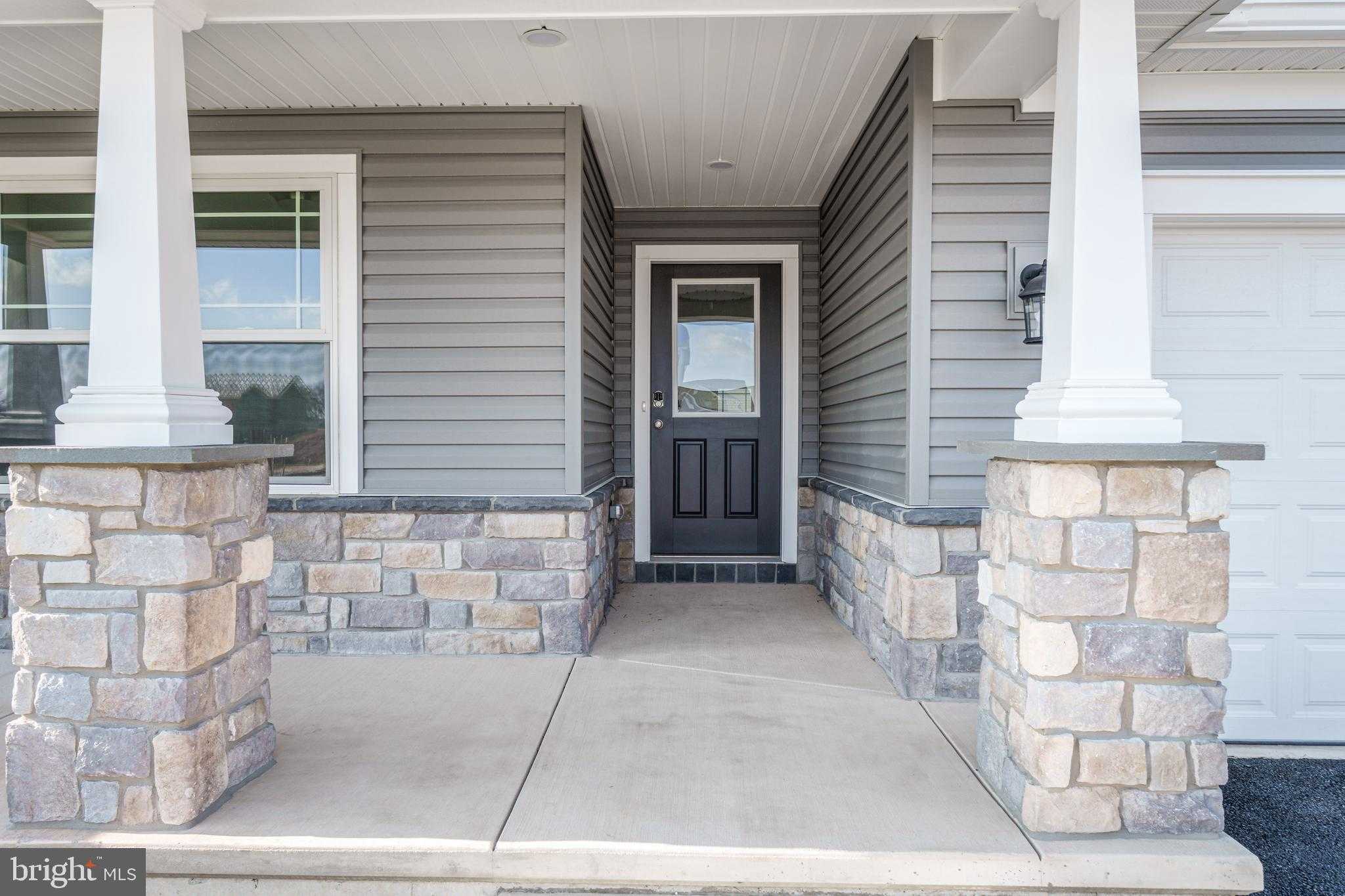 806 Greenwich Ln photo 3