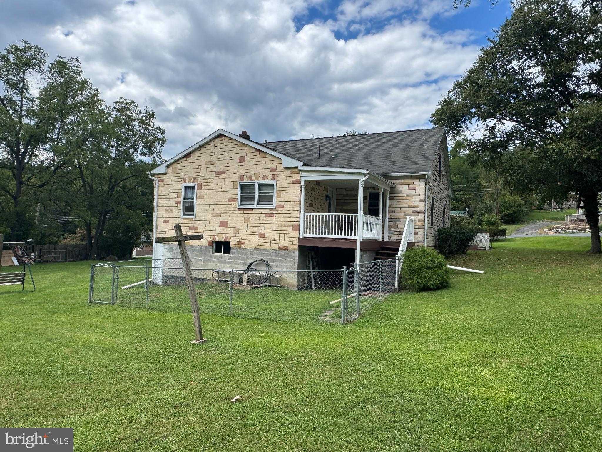 363 N Walnut St photo 33