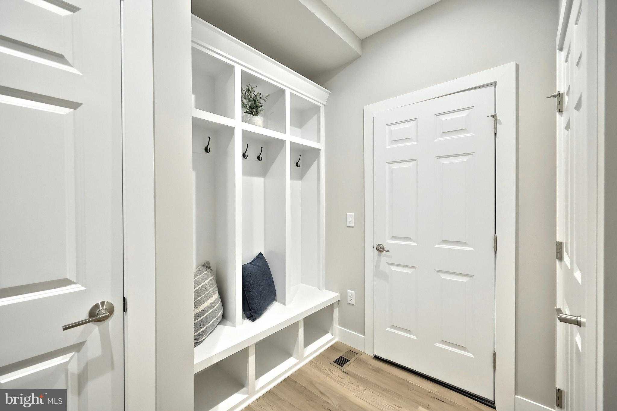 524 Winding Creek Blvd photo 12