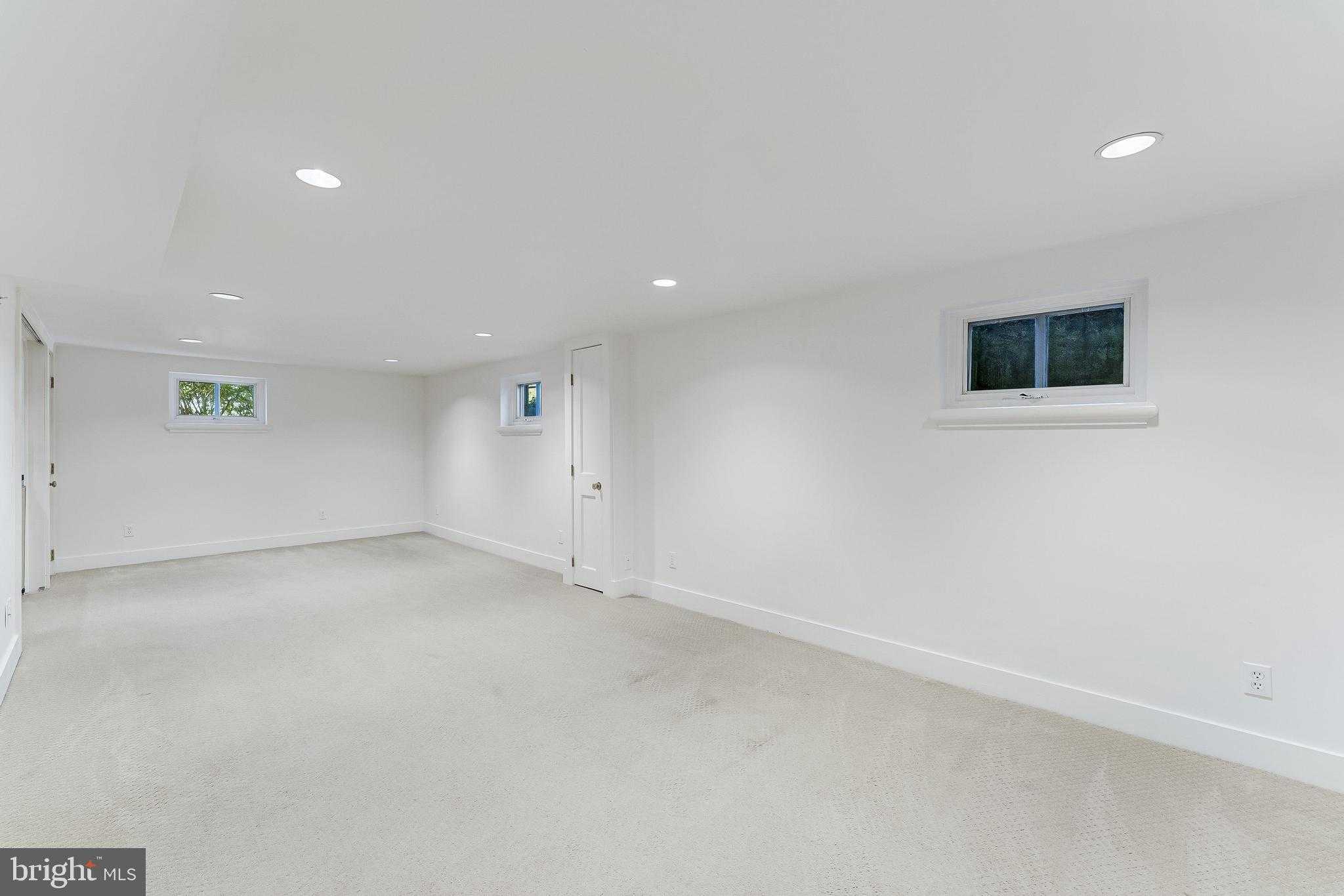 1939 Virginia Ave photo 73