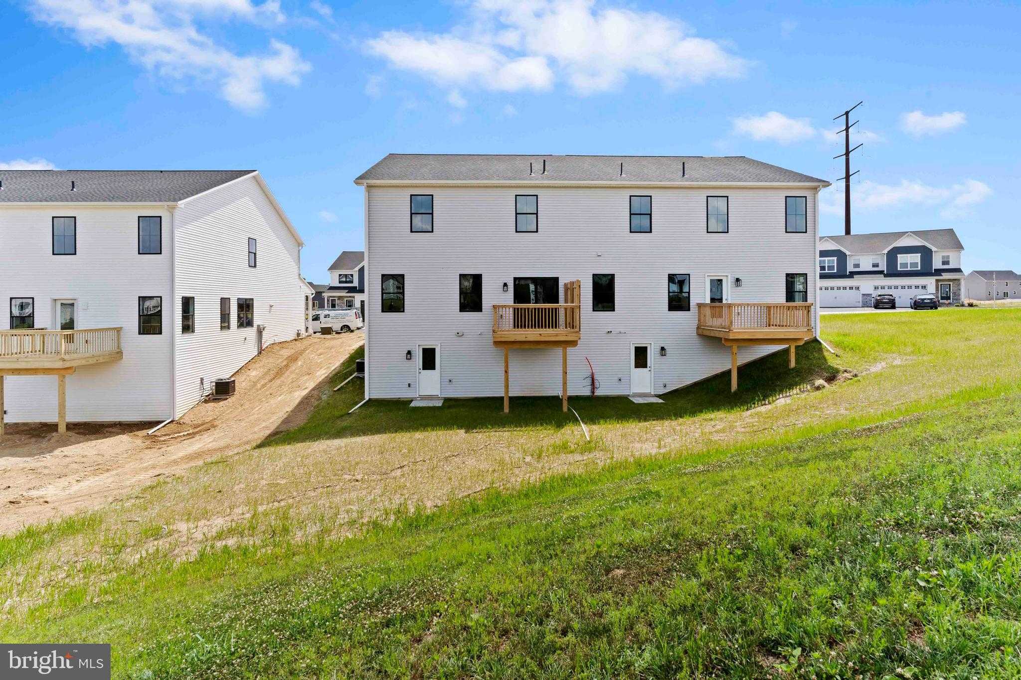 653 Brittany Dr photo 2