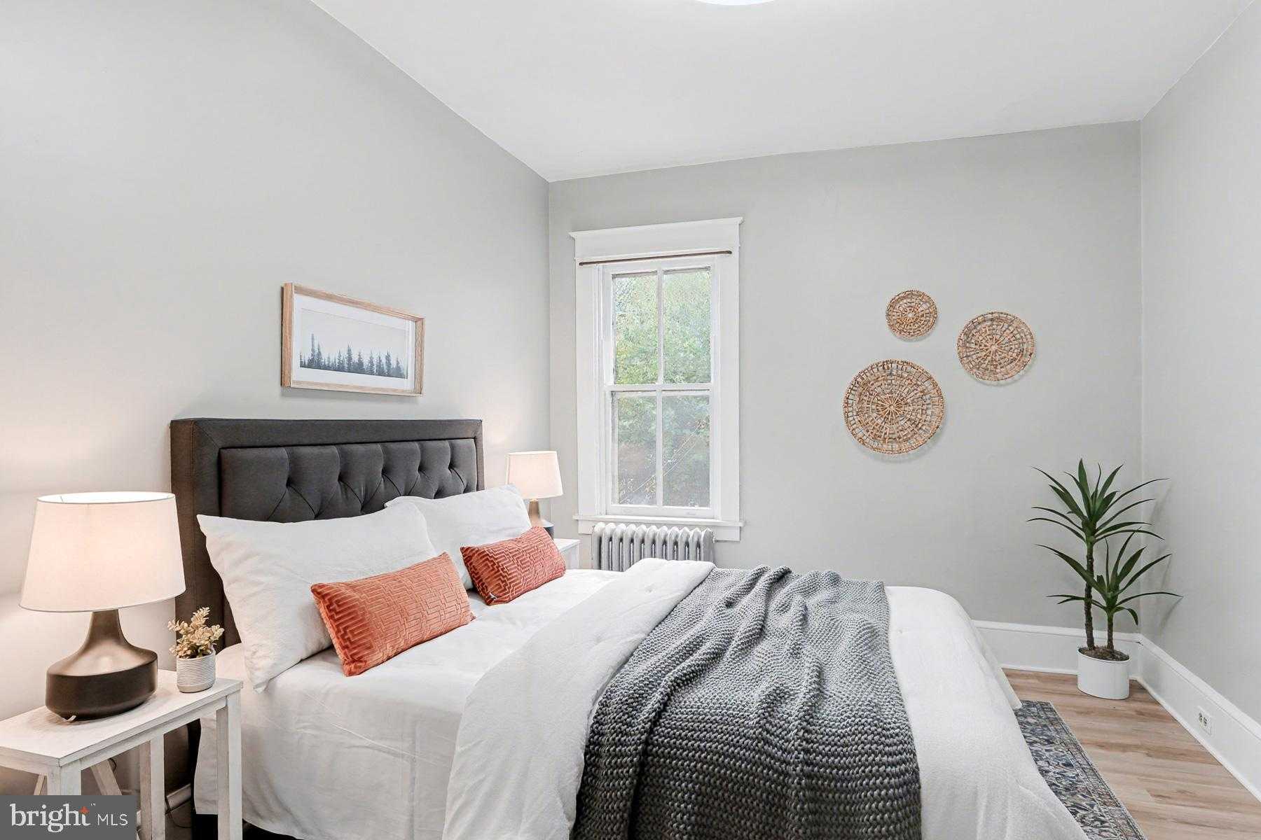 16 W Liberty St photo 30