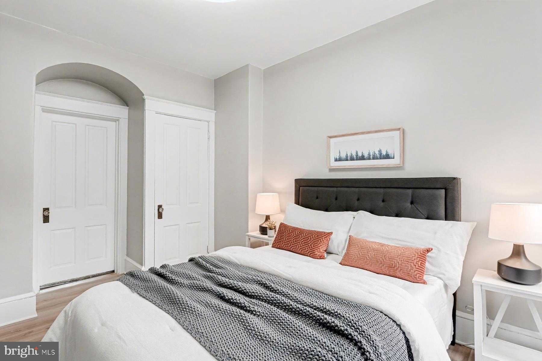 16 W Liberty St photo 31