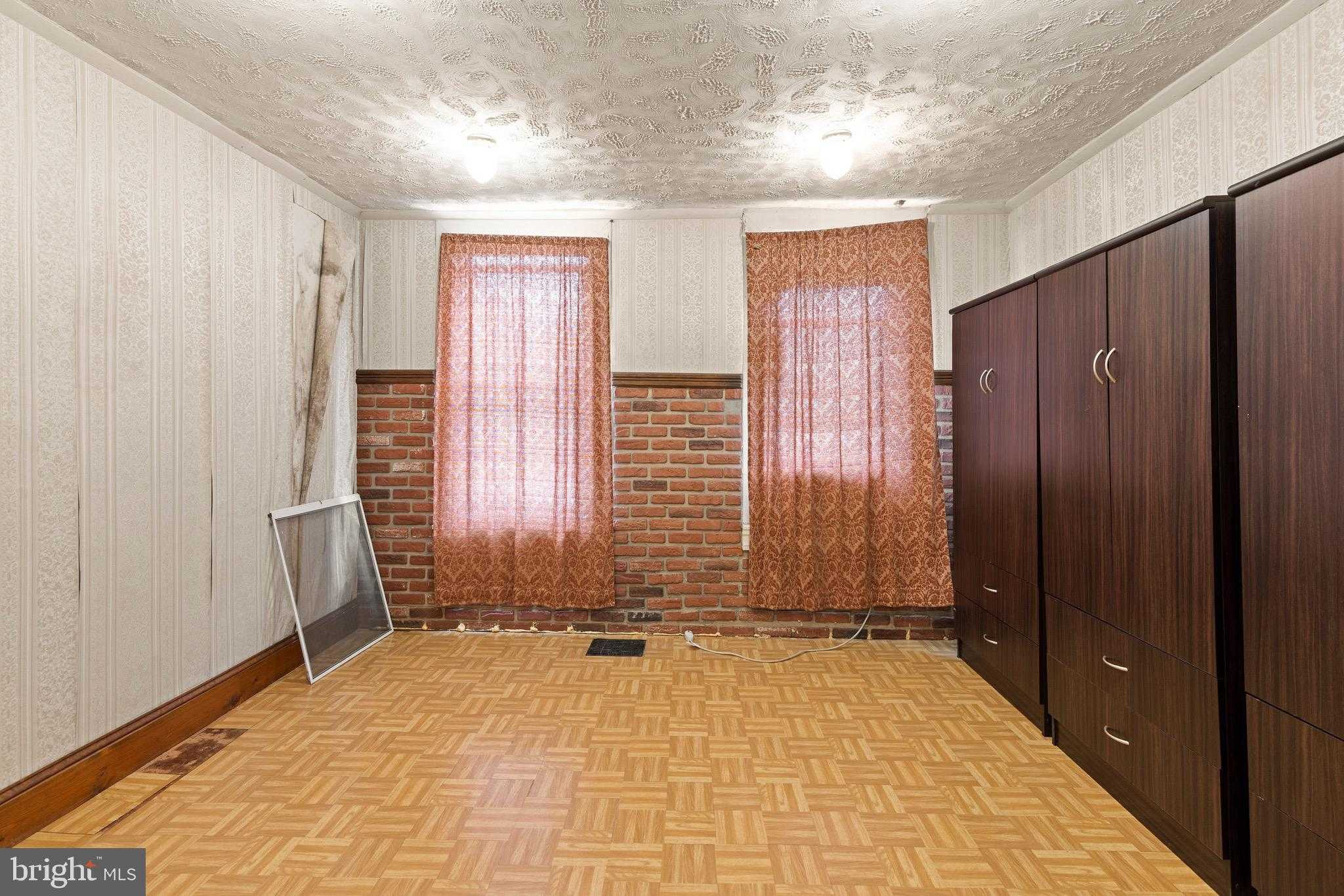 616 E 30th St photo 14