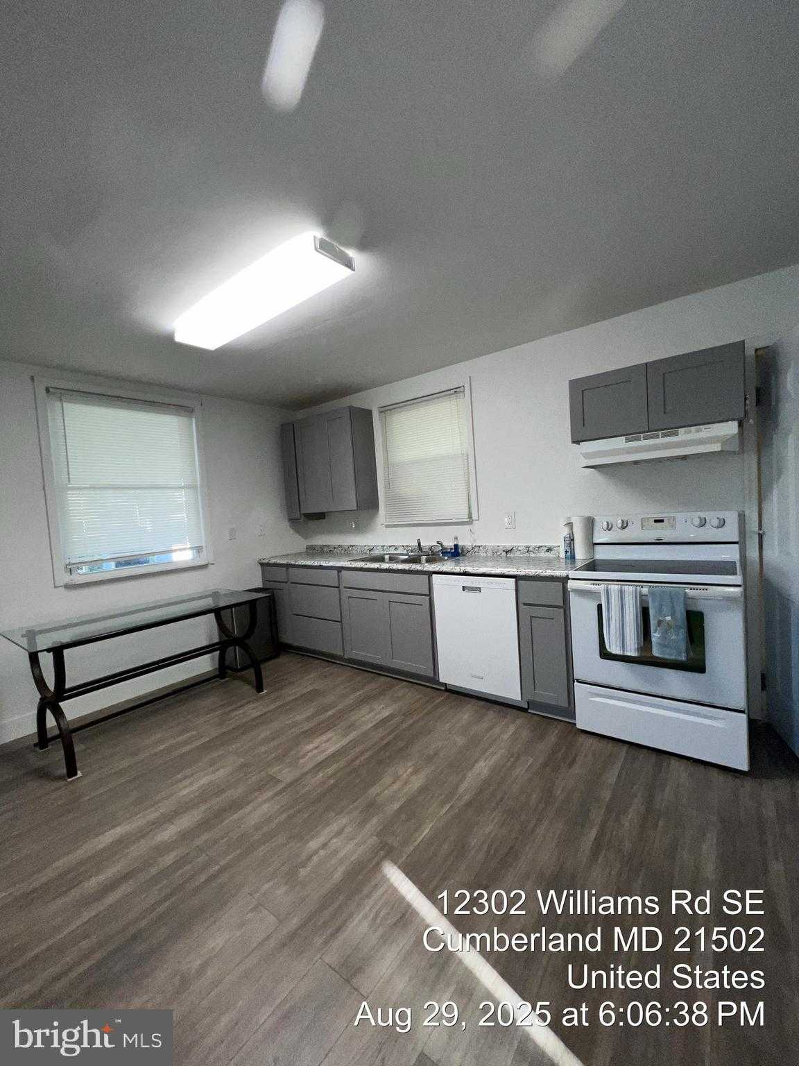 12302 Williams Rd SE photo 28