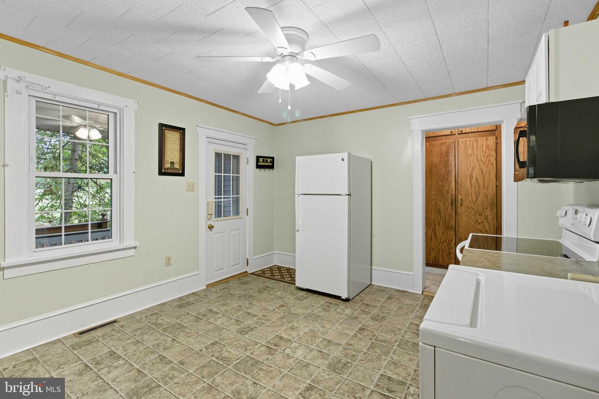 645 W Water St photo 19