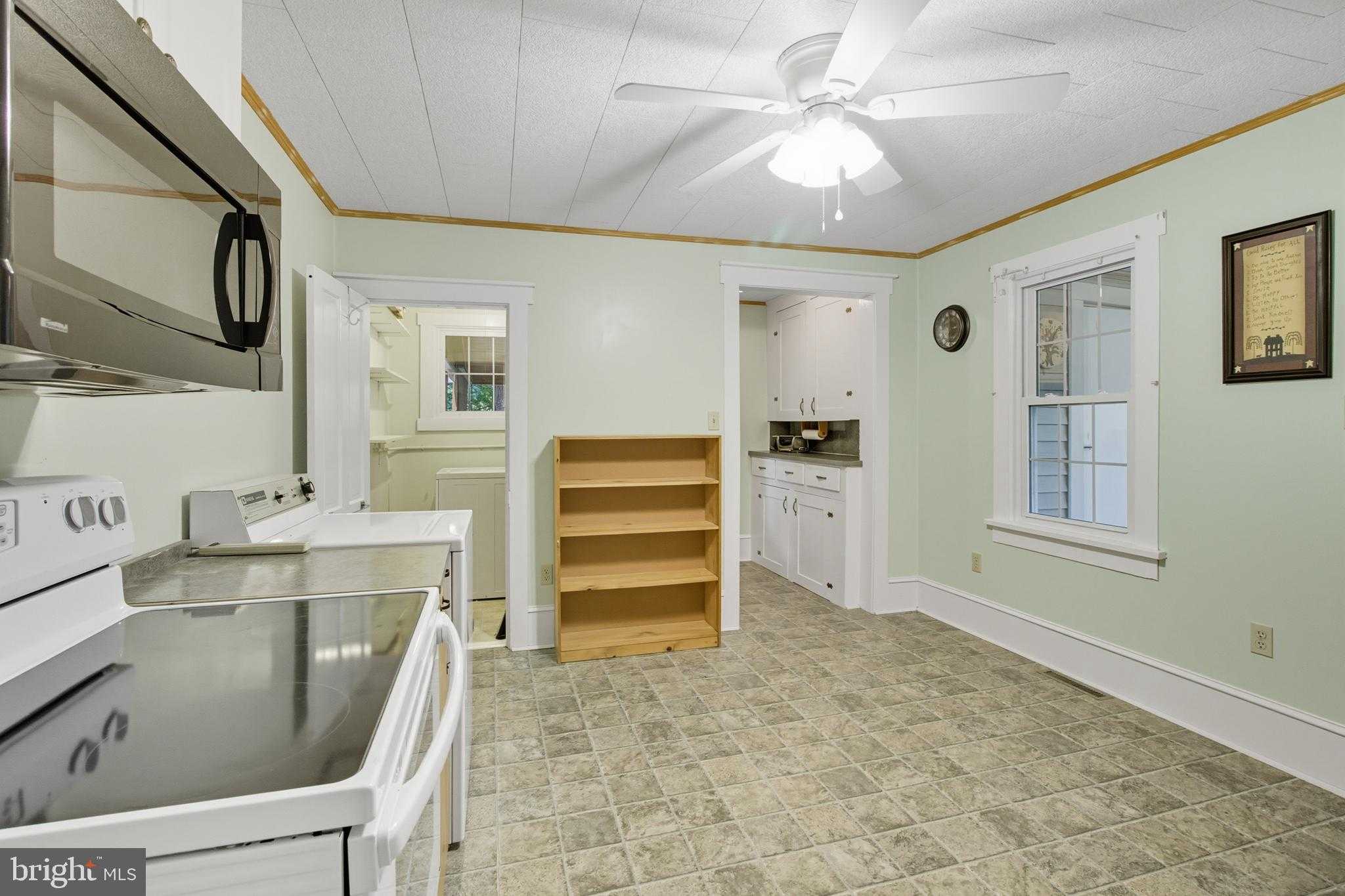 645 W Water St photo 20