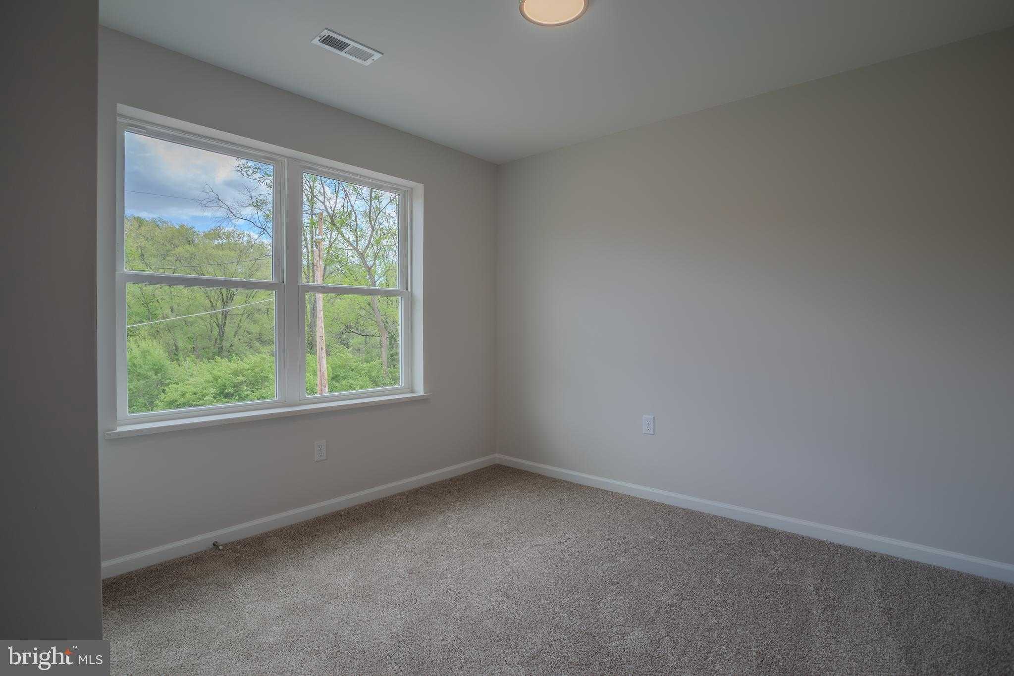 517 S Spring St photo 34