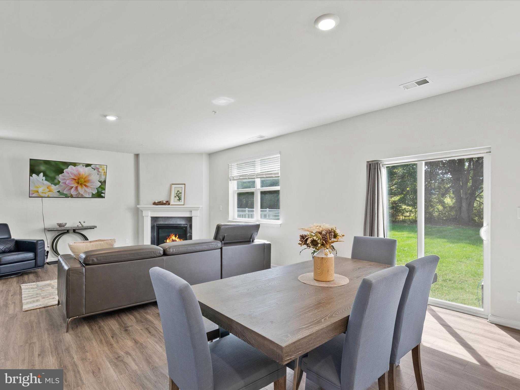 424 Lena Ln photo 17