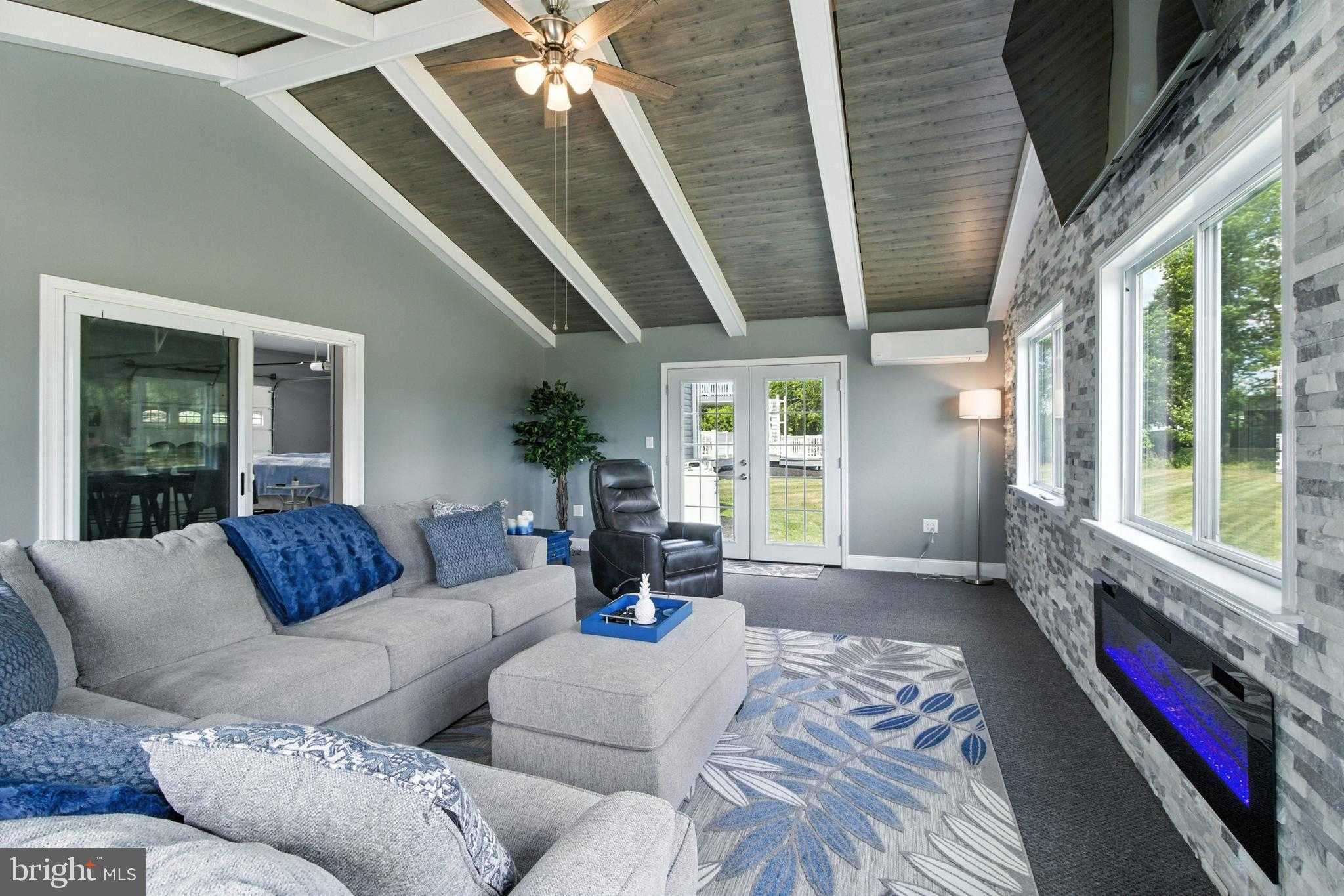 Six Mile Rd photo 19