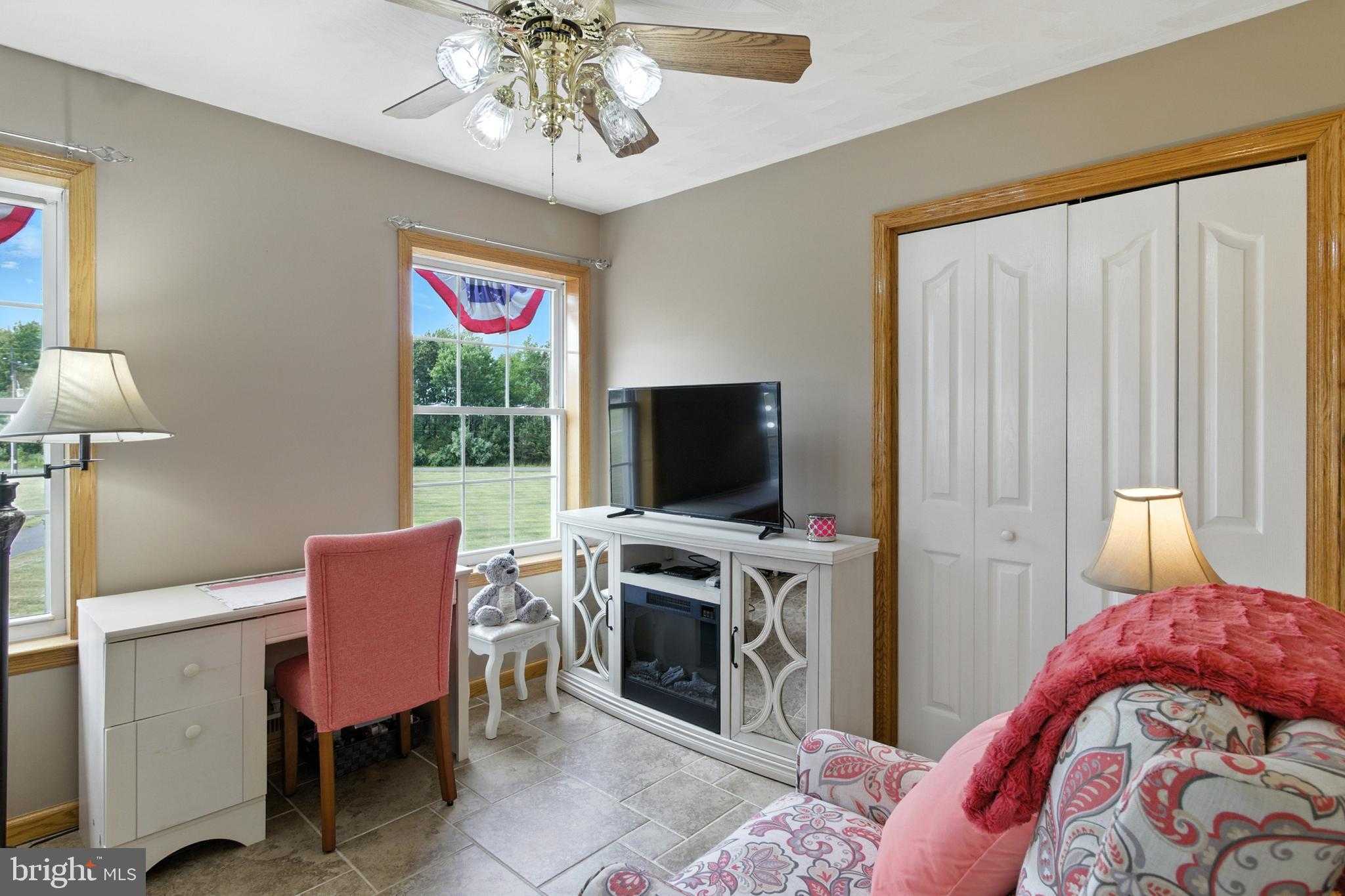 Six Mile Rd photo 25