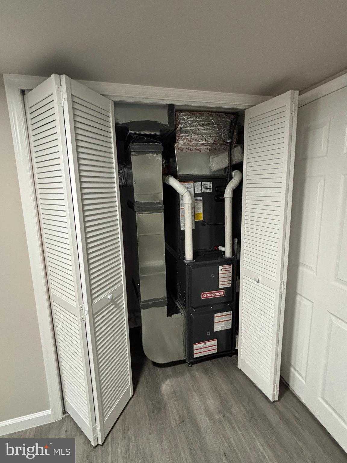 6470 Ardleigh St photo 32