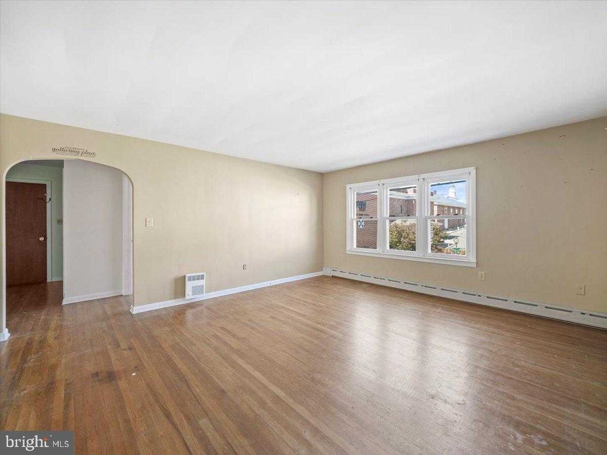 107 Lincoln Way E photo 17