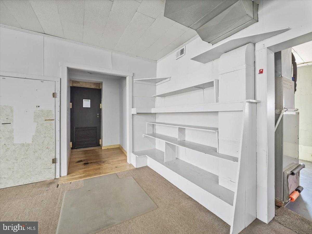 107 Lincoln Way E photo 31