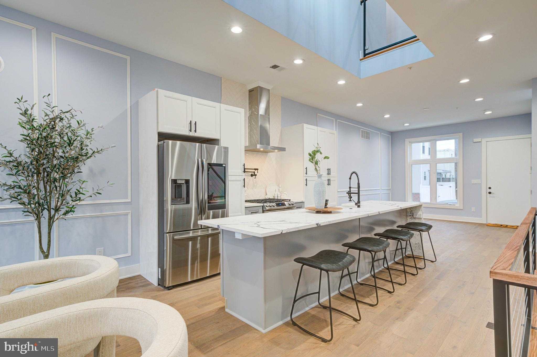 2318 E Hazzard St photo 5