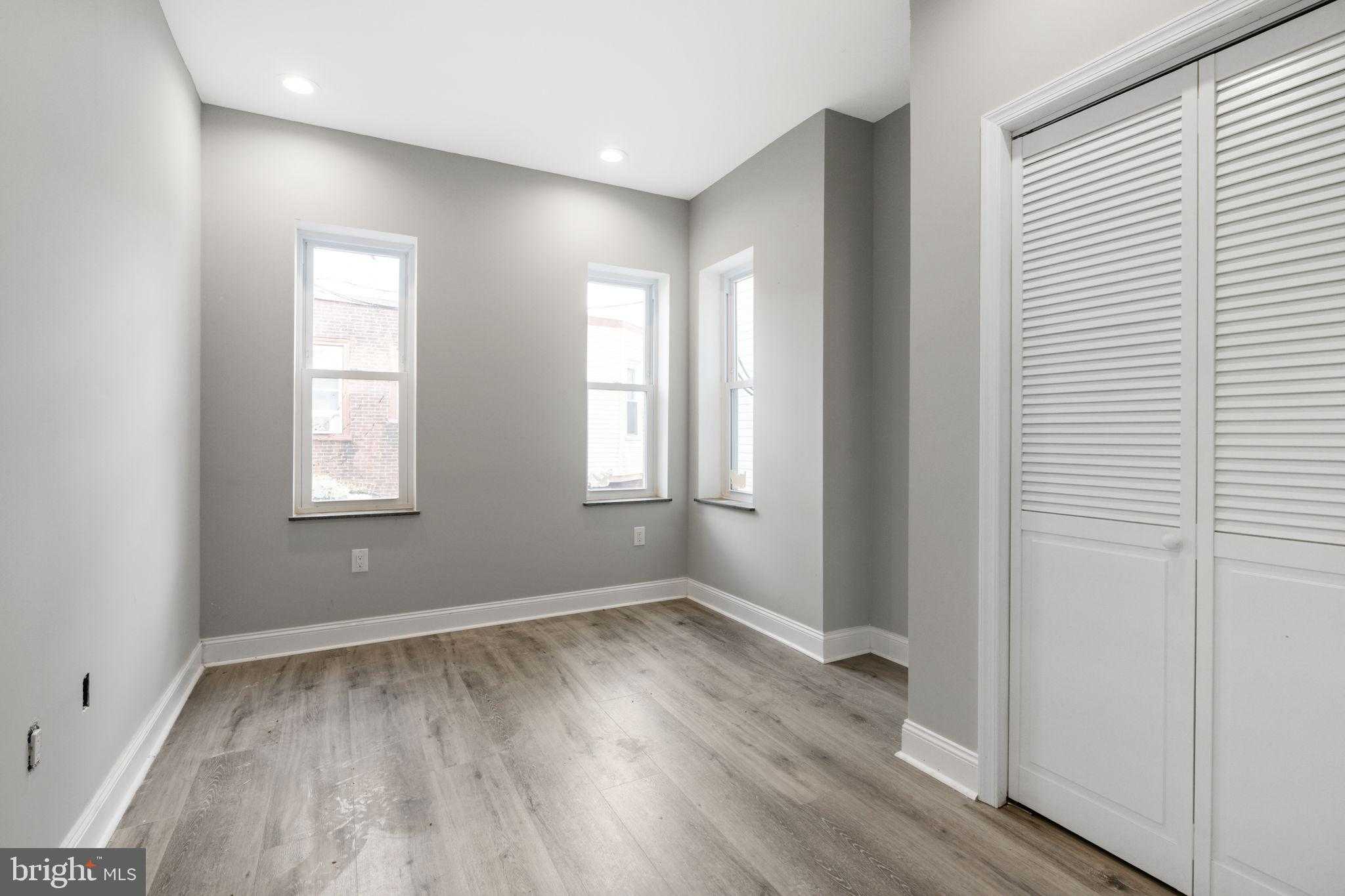 3261 N 13th St photo 15