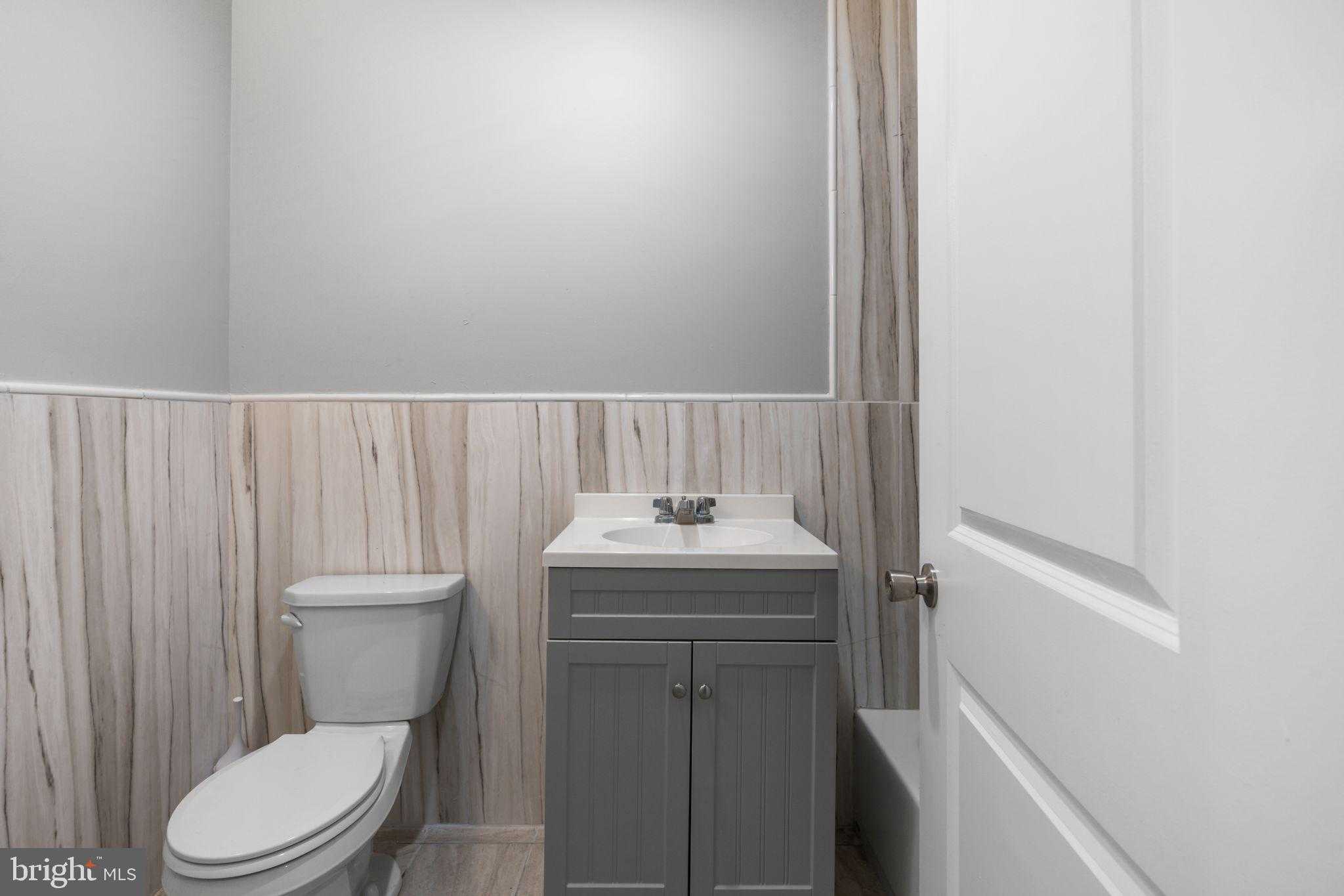 3261 N 13th St photo 23