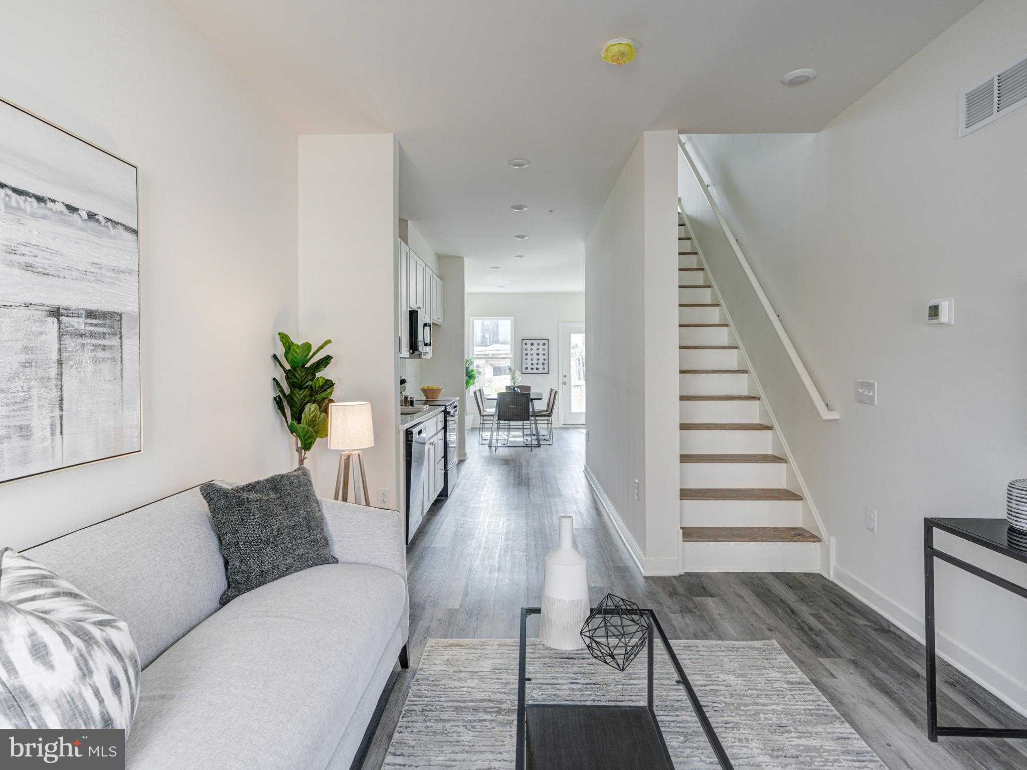 1943 E Harold St photo 12