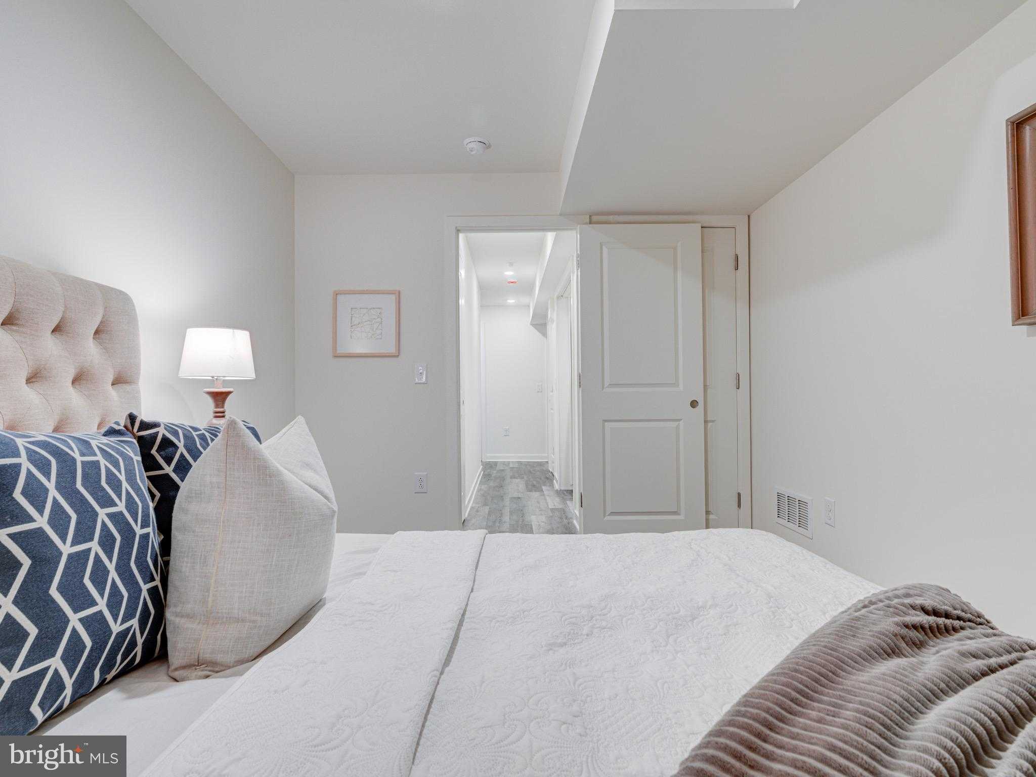 1943 E Harold St photo 20