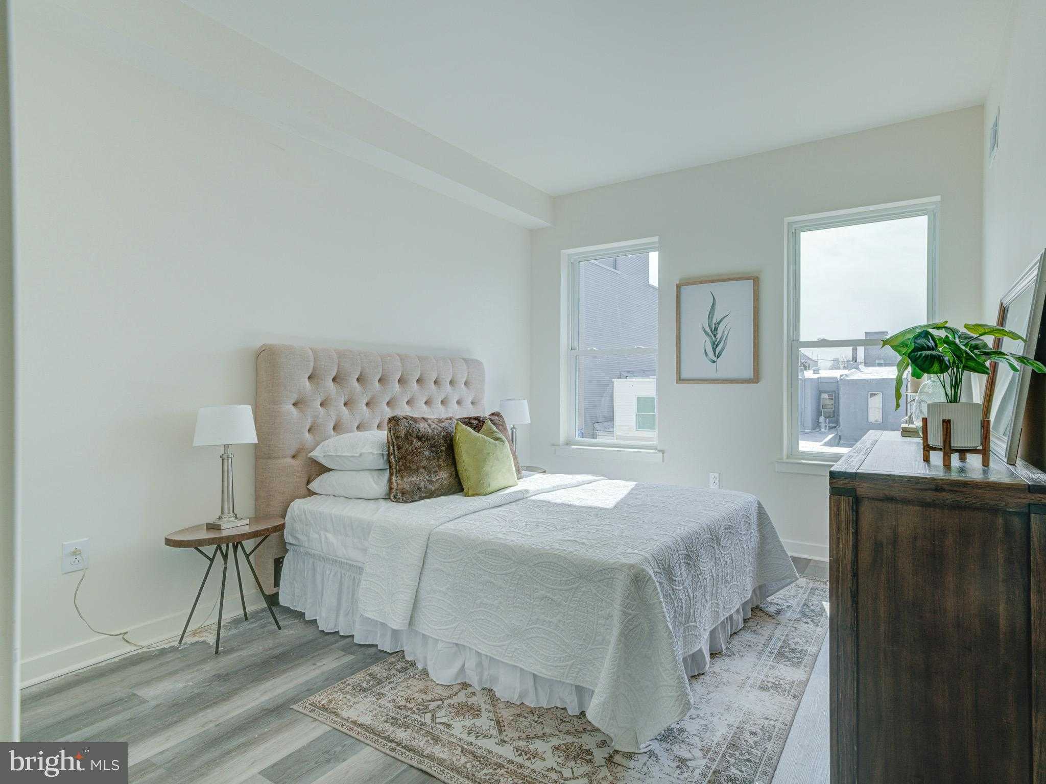 1943 E Harold St photo 5