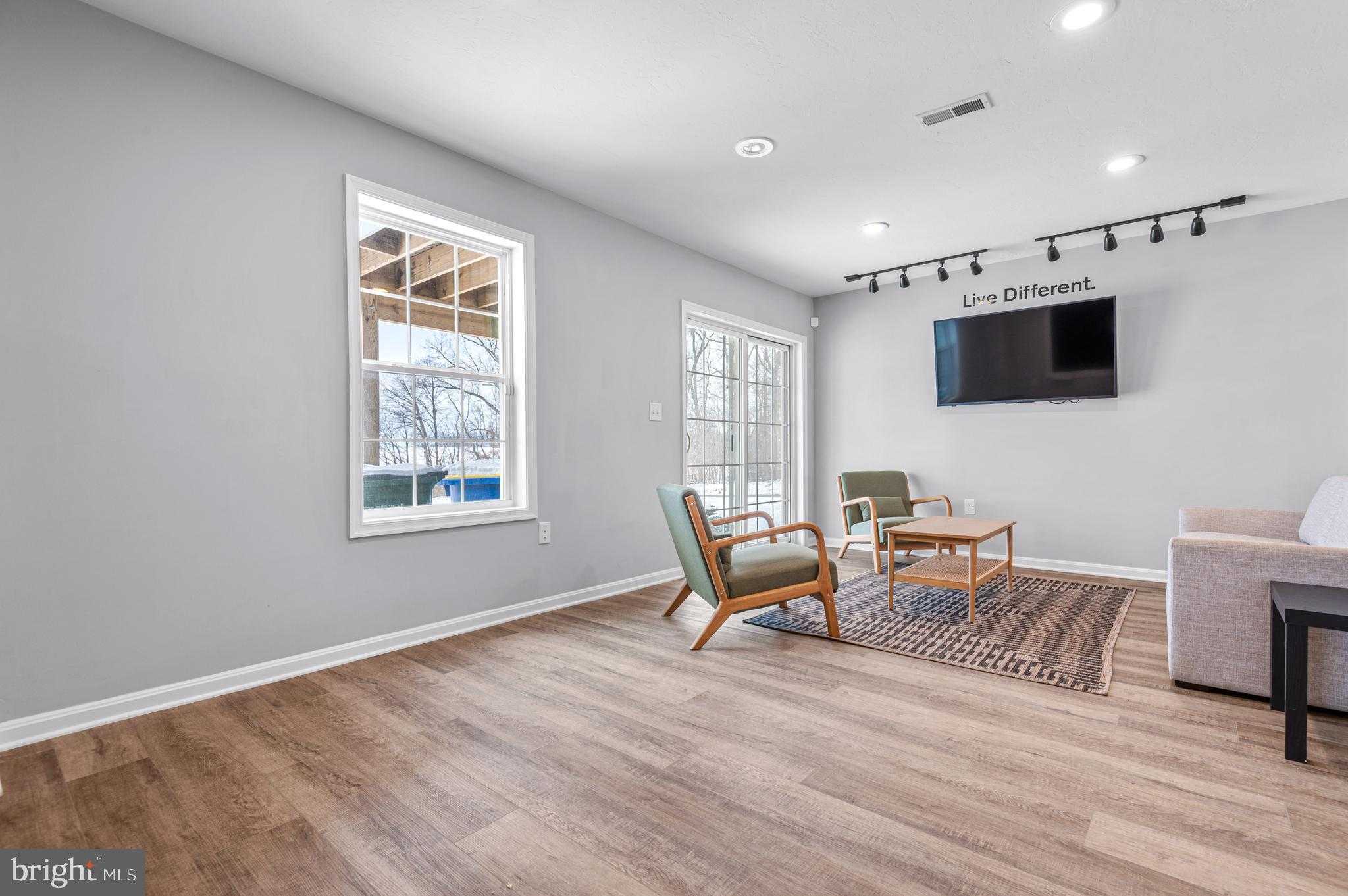 437 Bradford Dr photo 10