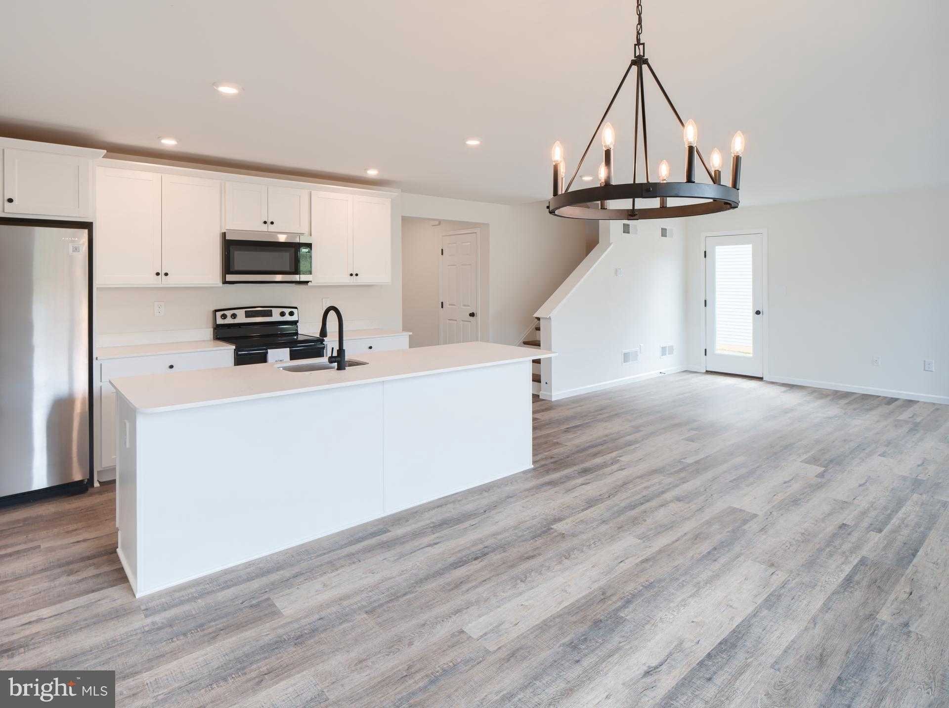 311 Boxwood Dr photo 16