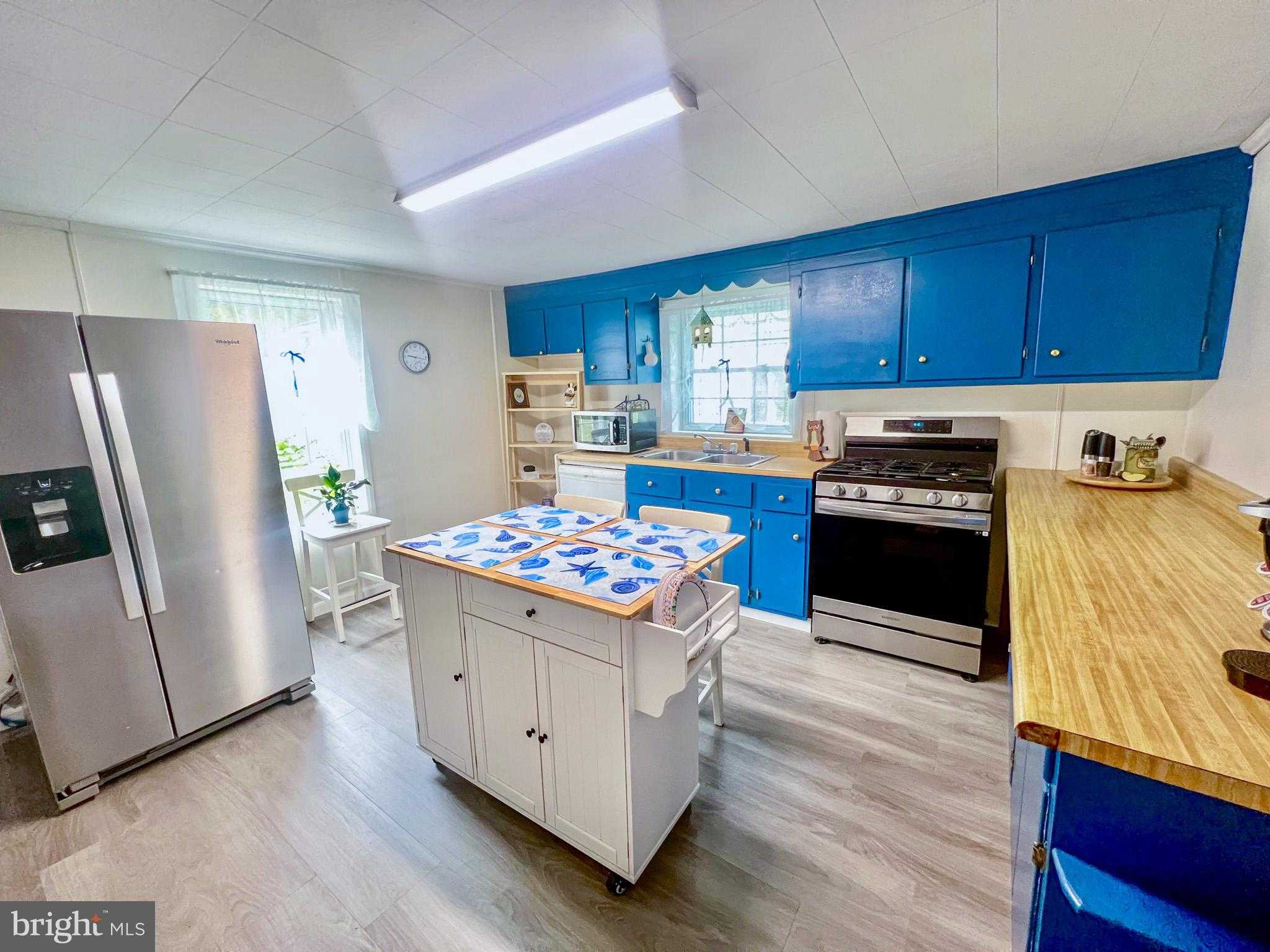 413 Walker St photo 12