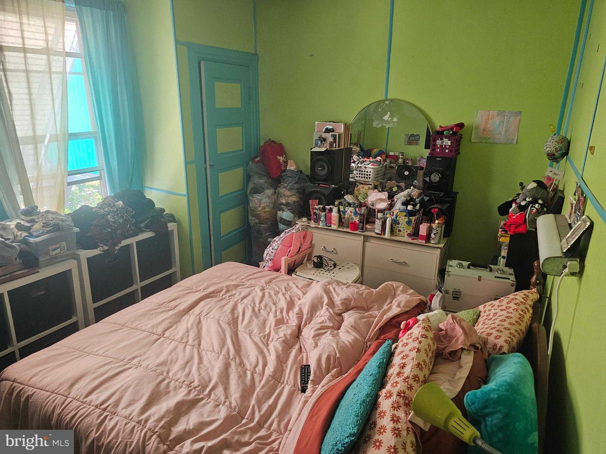 105 E 22nd St photo 6