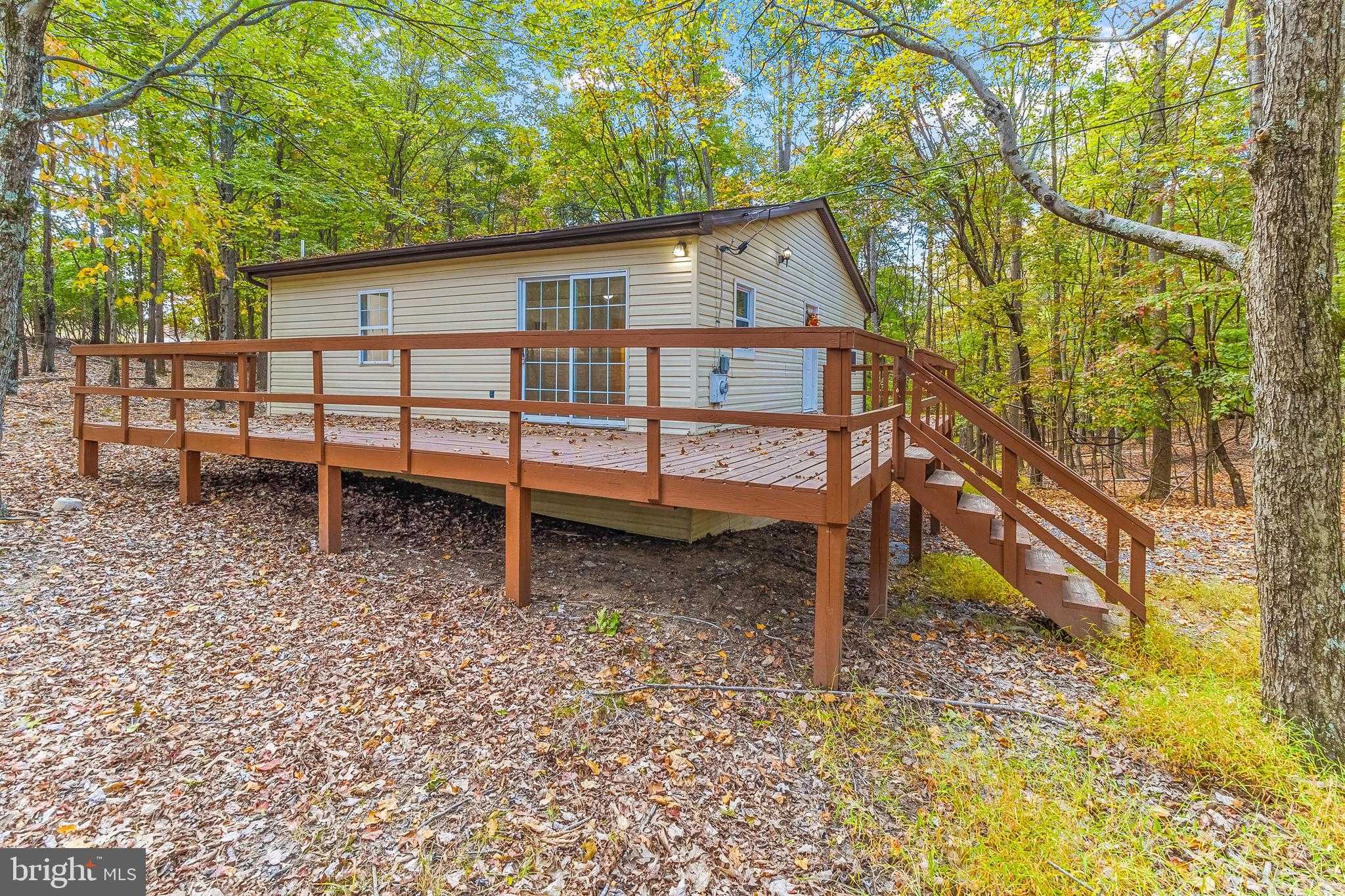 33 Maple Ln, Berkeley Springs